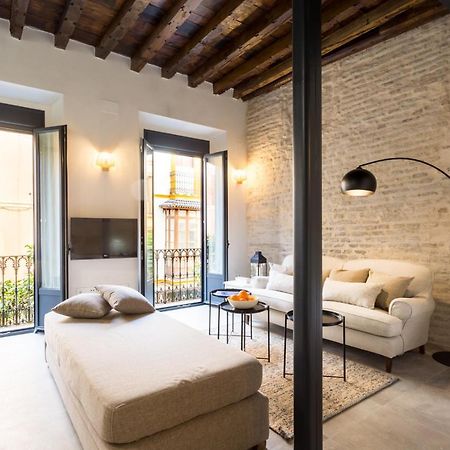 Oak & Sandstone Studio - Space Maison Apartments Siviglia Esterno foto