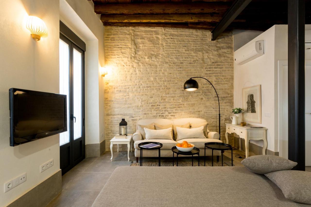Oak & Sandstone Studio - Space Maison Apartments Siviglia Esterno foto