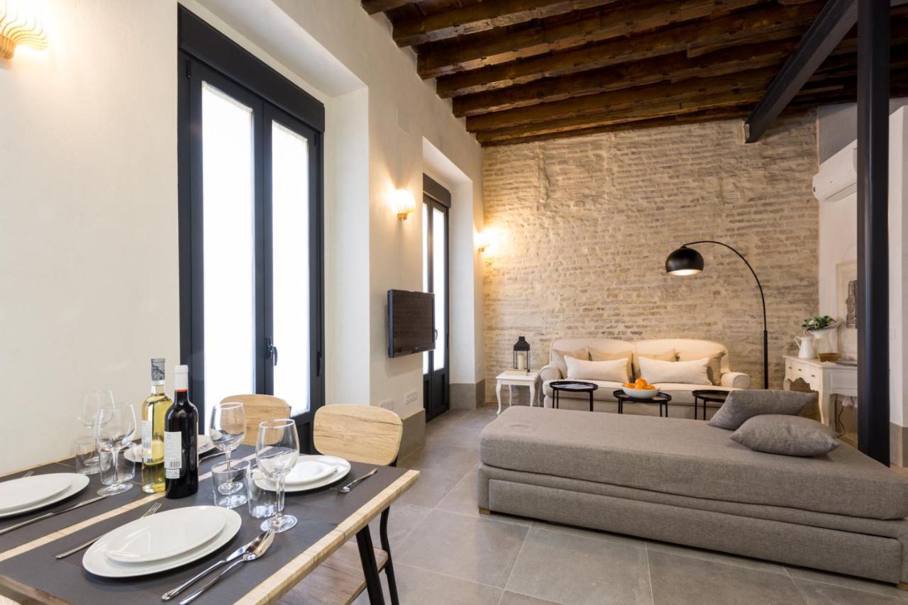 Oak & Sandstone Studio - Space Maison Apartments Siviglia Esterno foto