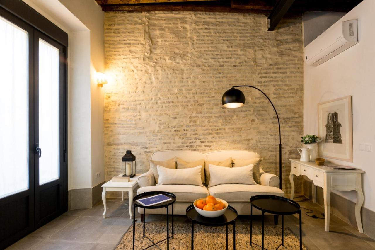 Oak & Sandstone Studio - Space Maison Apartments Siviglia Esterno foto