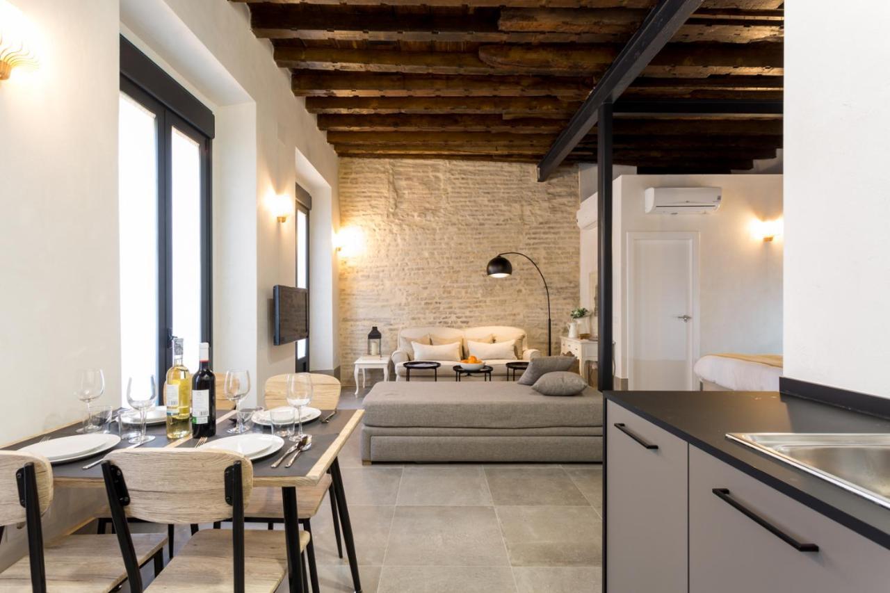 Oak & Sandstone Studio - Space Maison Apartments Siviglia Esterno foto
